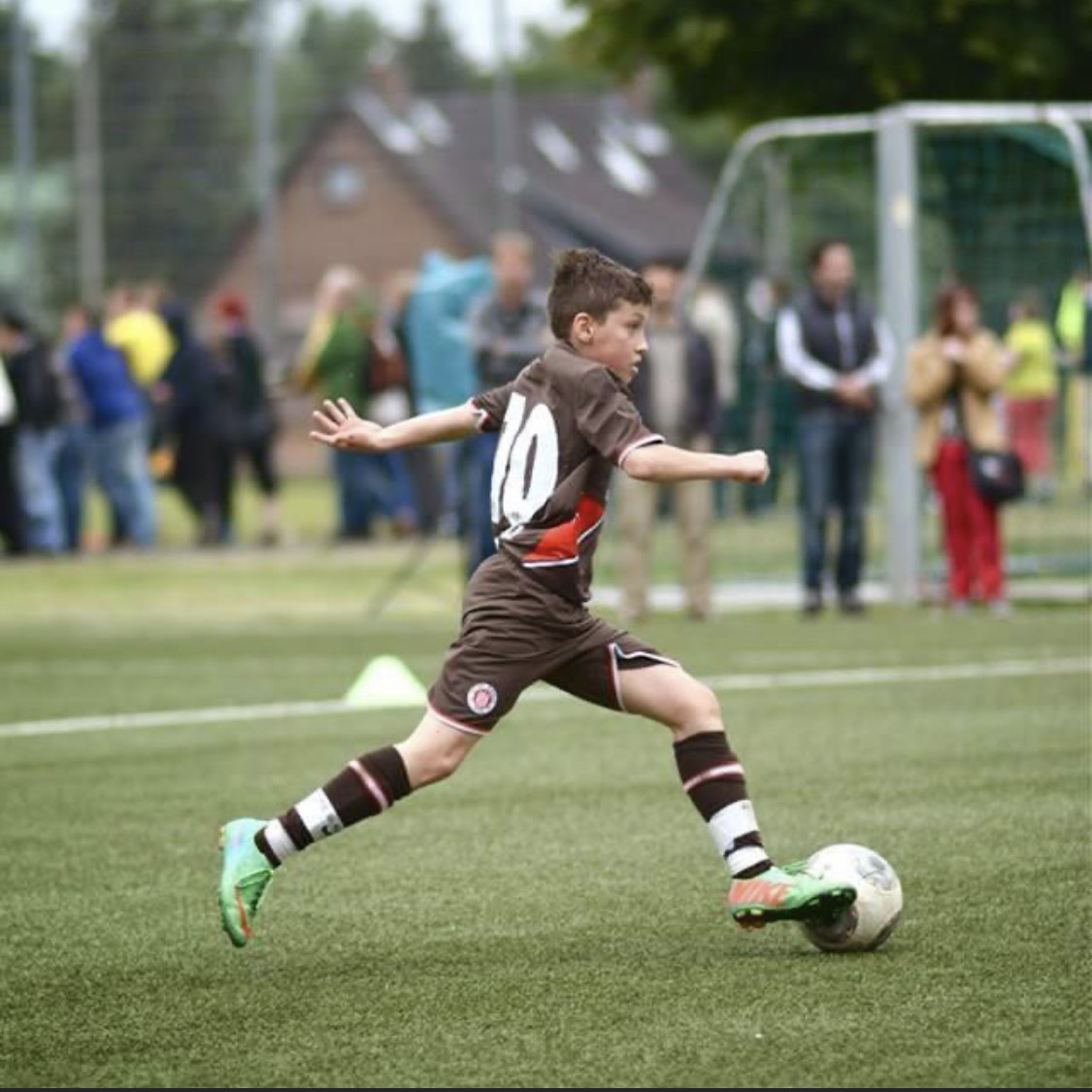 Aus dem Nachwuchsleistungszentrum (NLZ) zu einem der Top-eFootballer: Mustafa "xMusti19" Cankal.