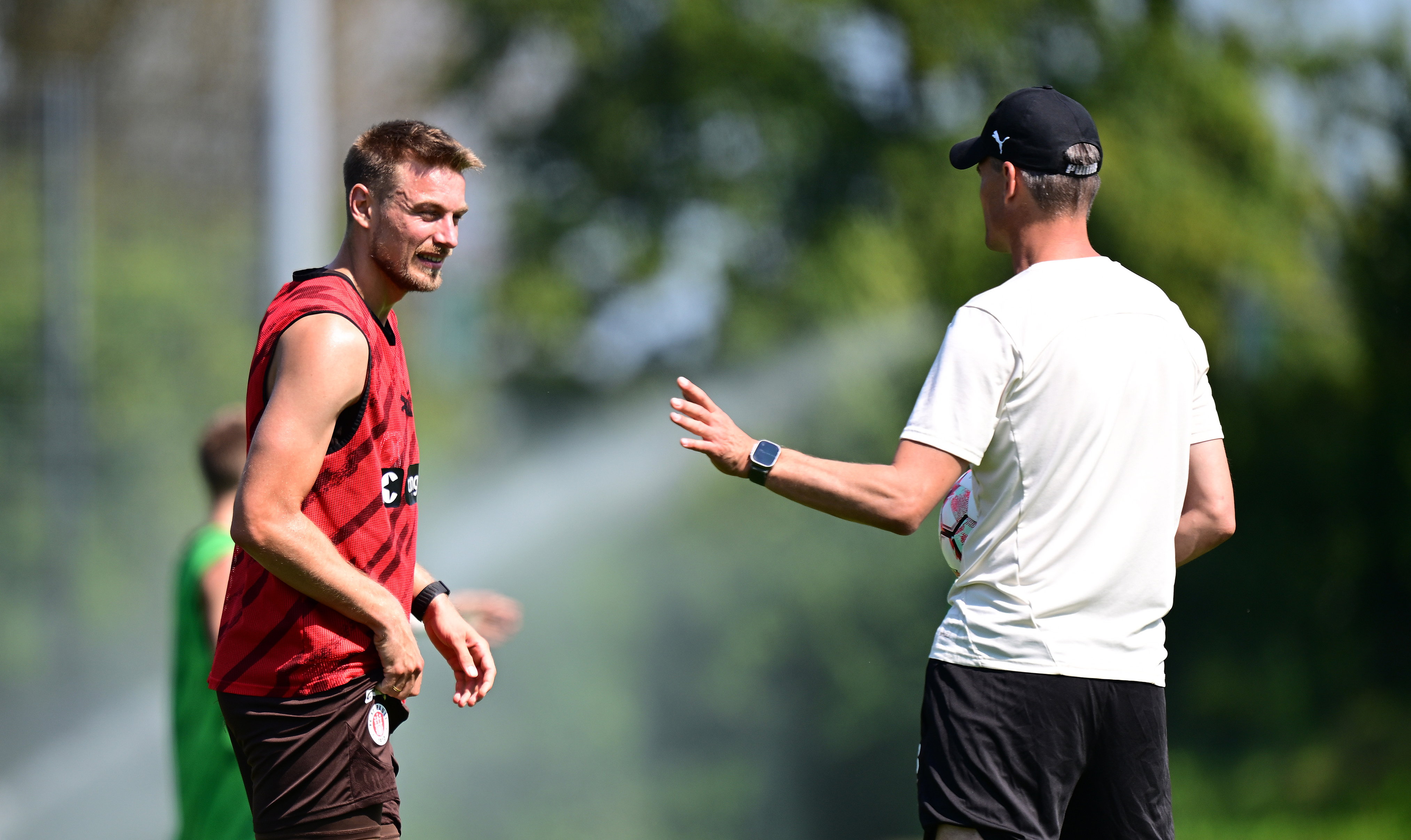 Hauke Wahl im Gespräch mit Cheftrainer Alexander Blessin