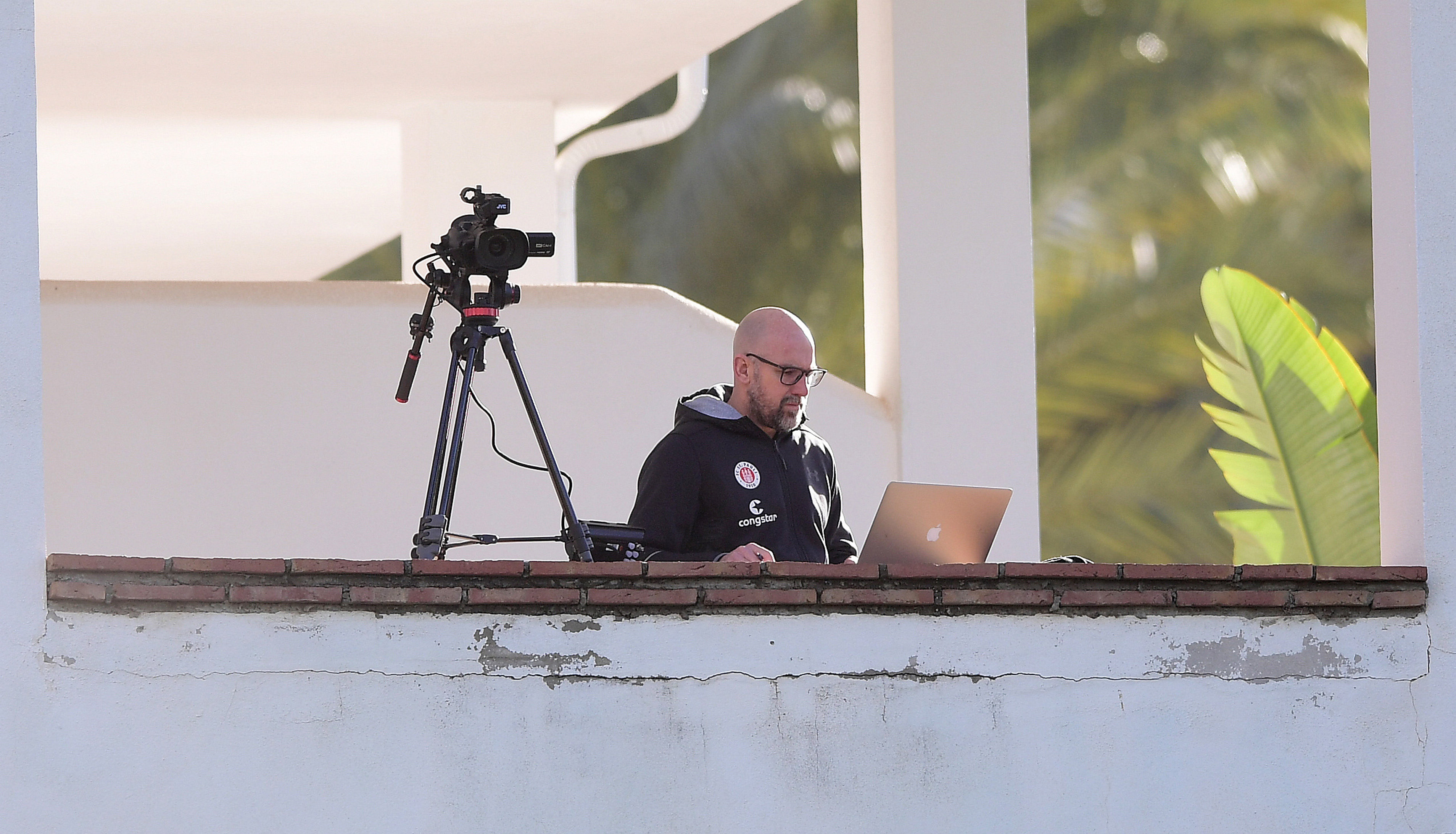 Alles im Blick: Spielanalyst Andrew Meredith verfolgte das Vormittagstraining mit der Kamera.