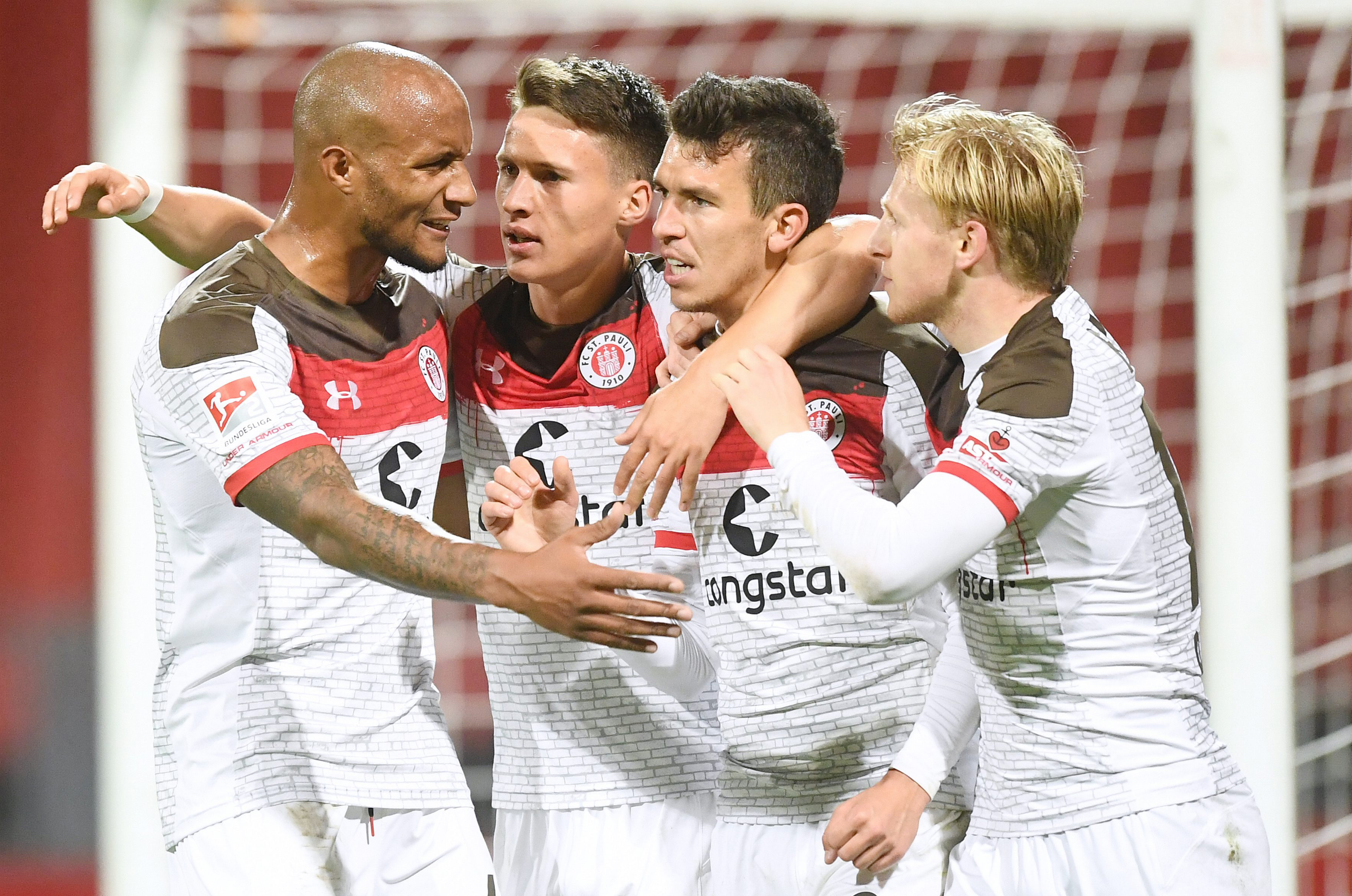 Im Hinspiel bejubelten Christopher Avevor, Maurice Litka, Siegtorschütze Waldemar Sobota und Mats Møller Dæhli (v.l.n.r.) den 1:0-Erfolg.