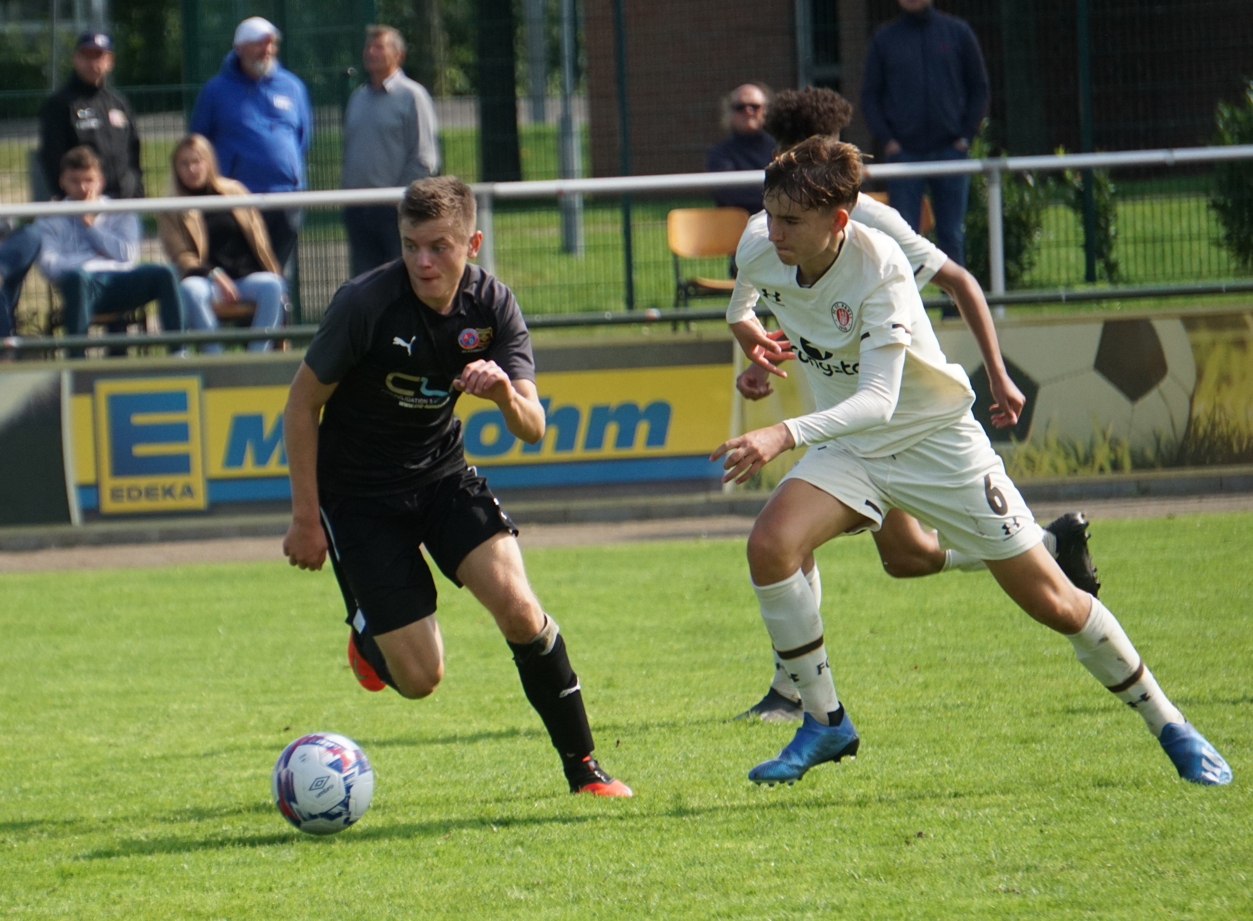 Ein Top-Gegner zum Start: Die U16 gastiert bei Aufstiegsanwärter VfL Osnabrück.